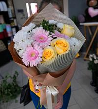 Букет цветов из:  Герберы, Розы и Хризантемы в Старолеушковской